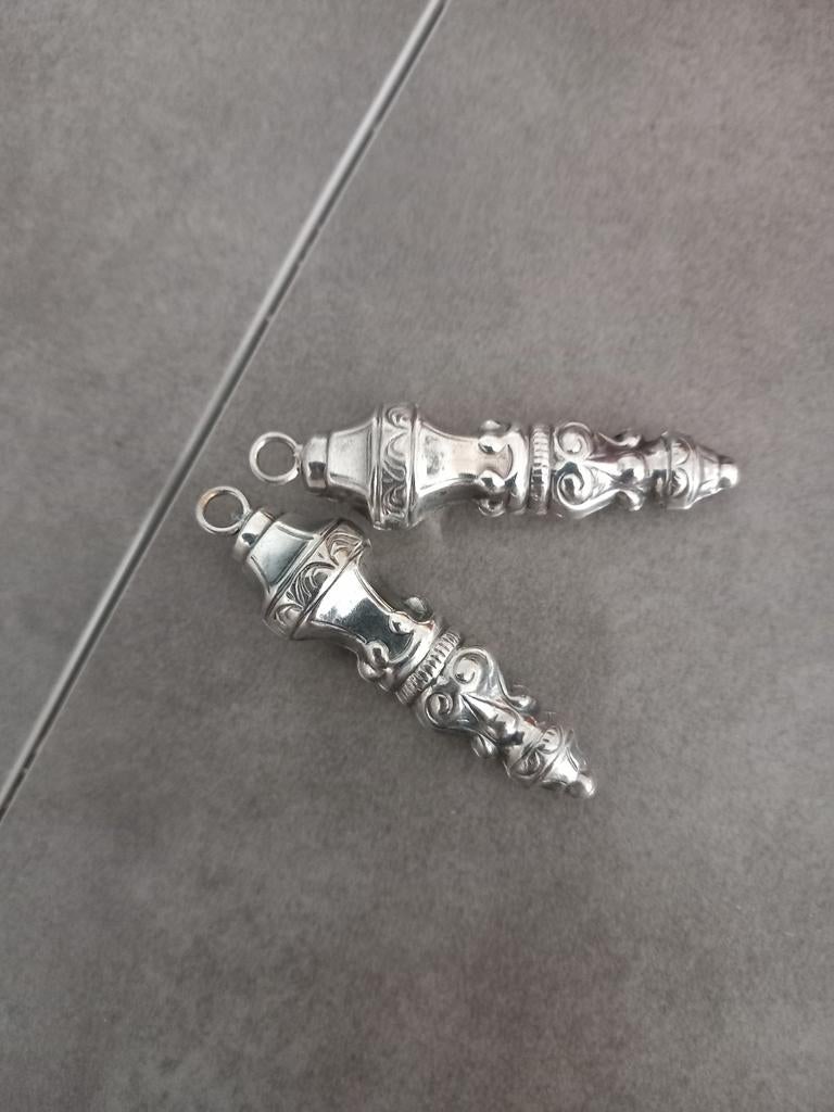 2 mooie breidoppen voor aan een ketting, Ophalen of Verzenden, Overige materialen, Hanger