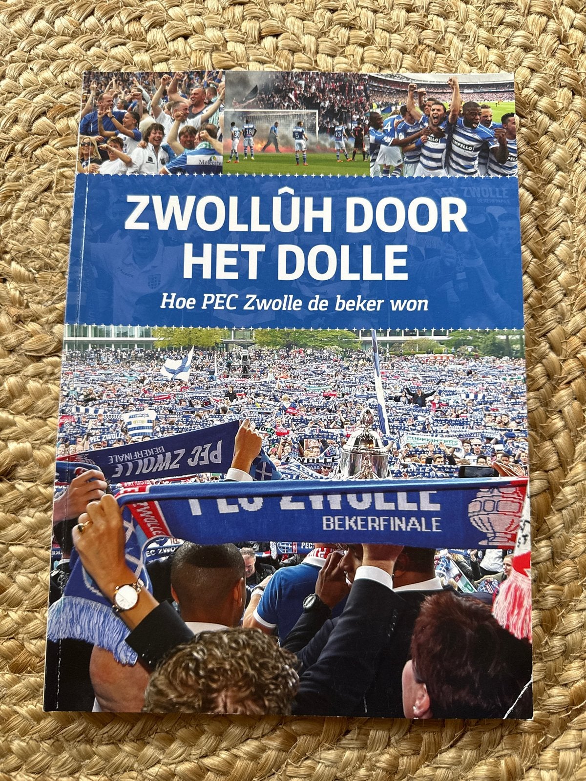 Zwolluh door het dolle: Hoe PEC Zwolle de beker won, Ophalen of Verzenden, Zo goed als nieuw, Balsport
