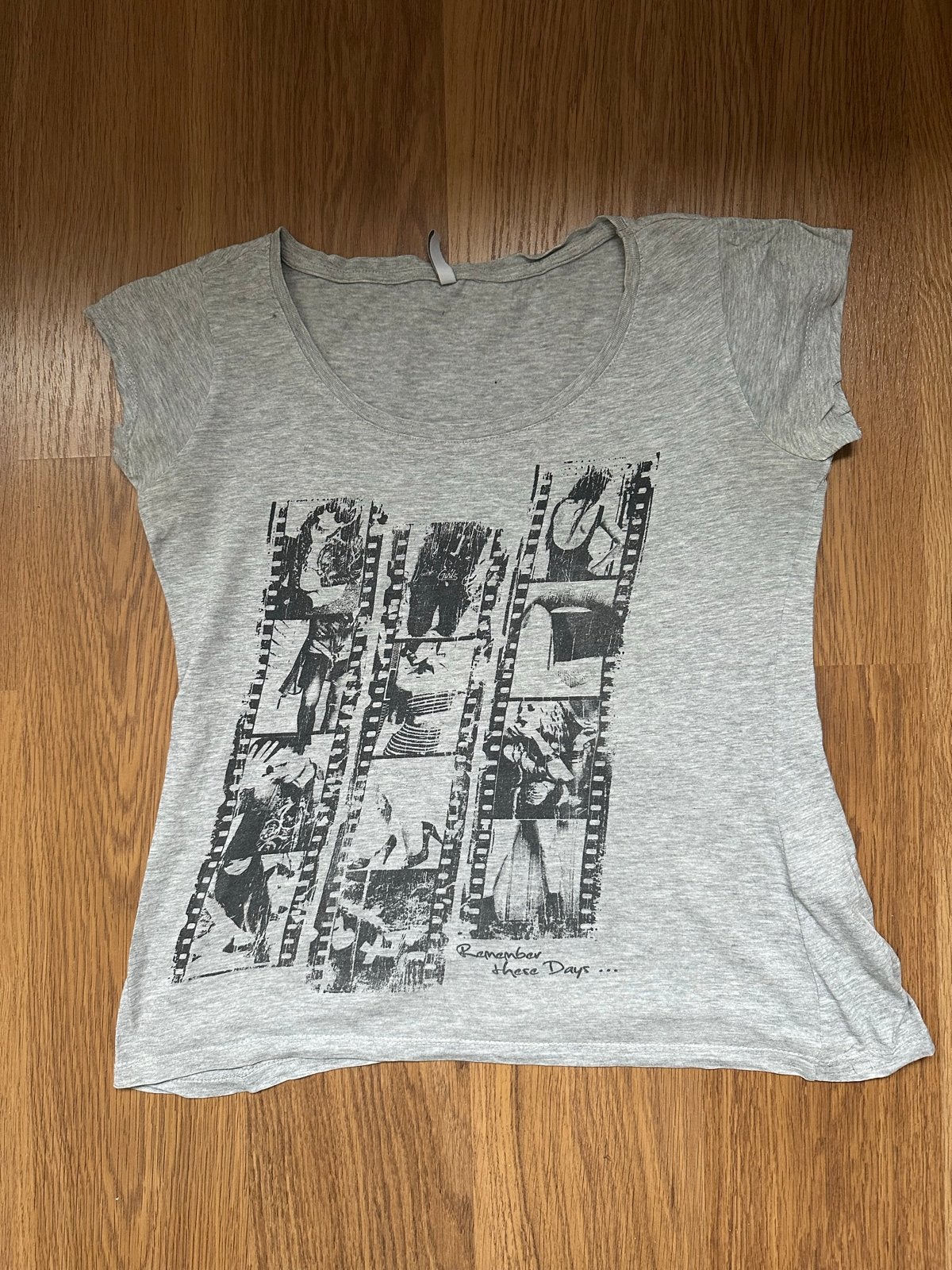 Grijs T-shirt met fotostrip print - Maat S, Ophalen of Verzenden, Korte mouw, Maat 36 (S), Grijs