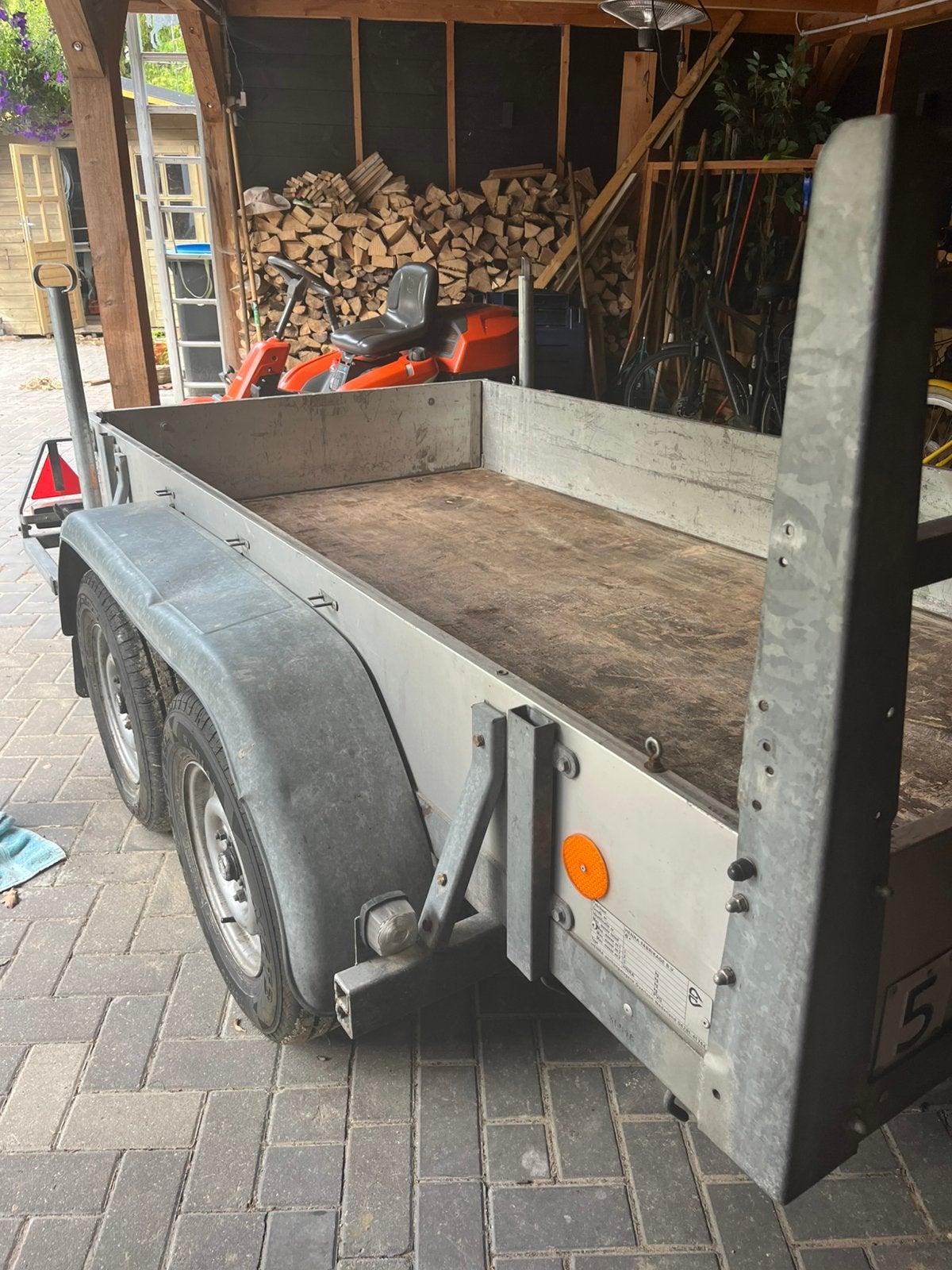 Goed onderhouden  2 tons dubbel as aanhanger, Ophalen, Gebruikt