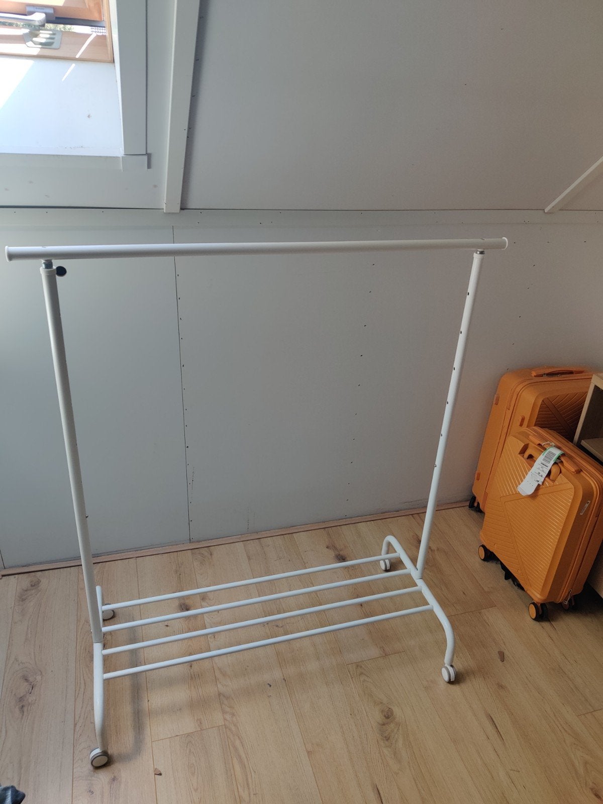 IKEA Rigga kledingrek, Ophalen