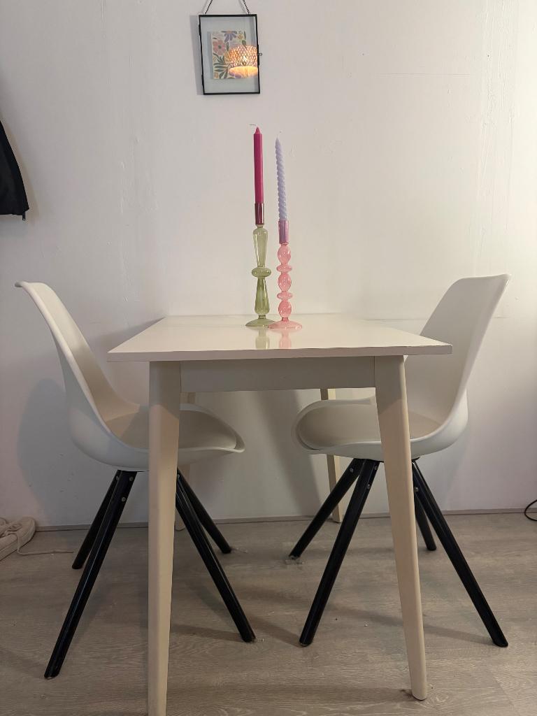 Witte kuipstoelen met witte tafel, Ophalen, Zo goed als nieuw, 4 tot 6 stoelen