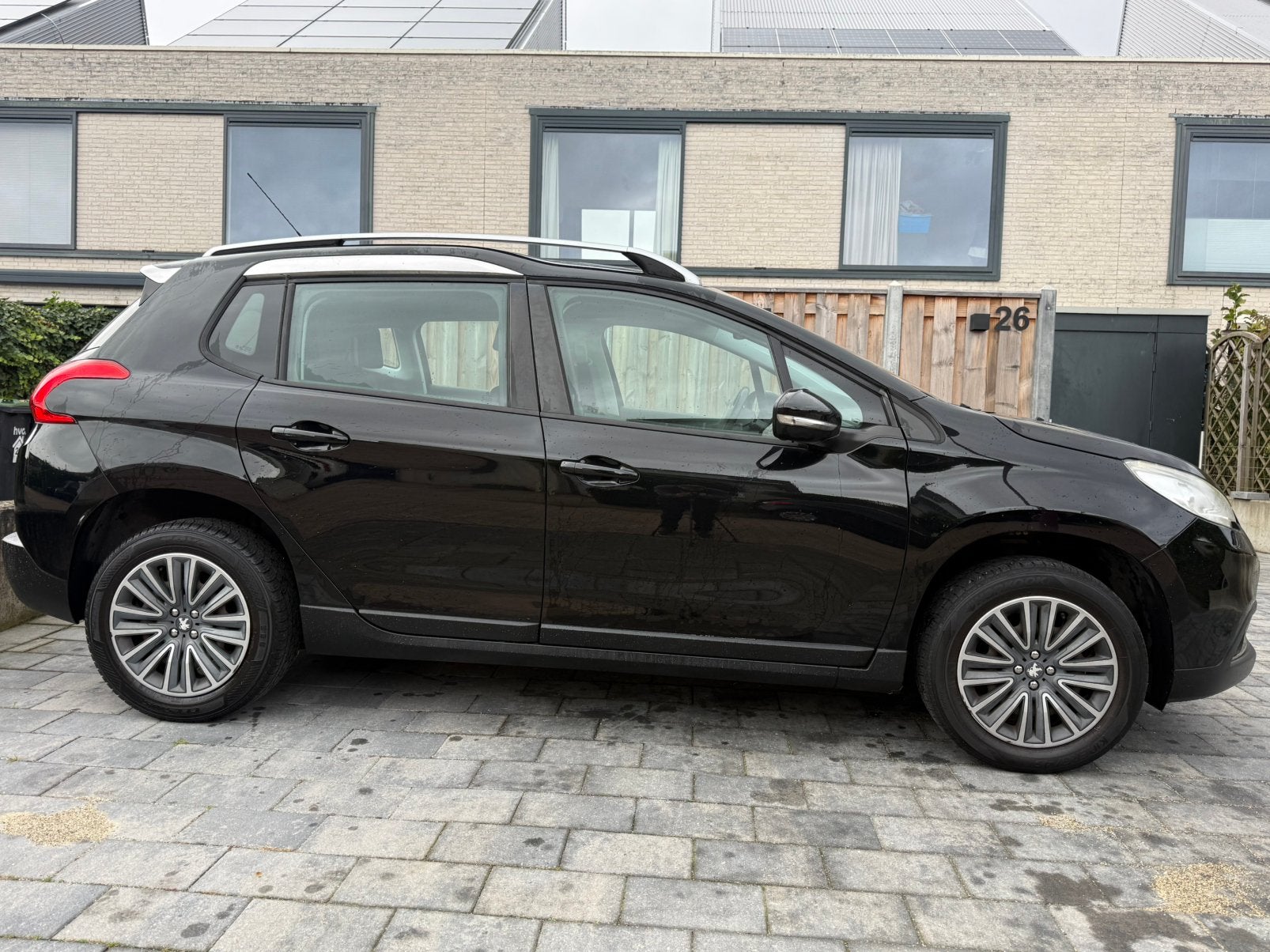 Peugeot 2008 1.2 VTI | riem vervangen| 100% onderhoud| pano, Voorwielaandrijving, Stof, 40 €/maand, Zwart