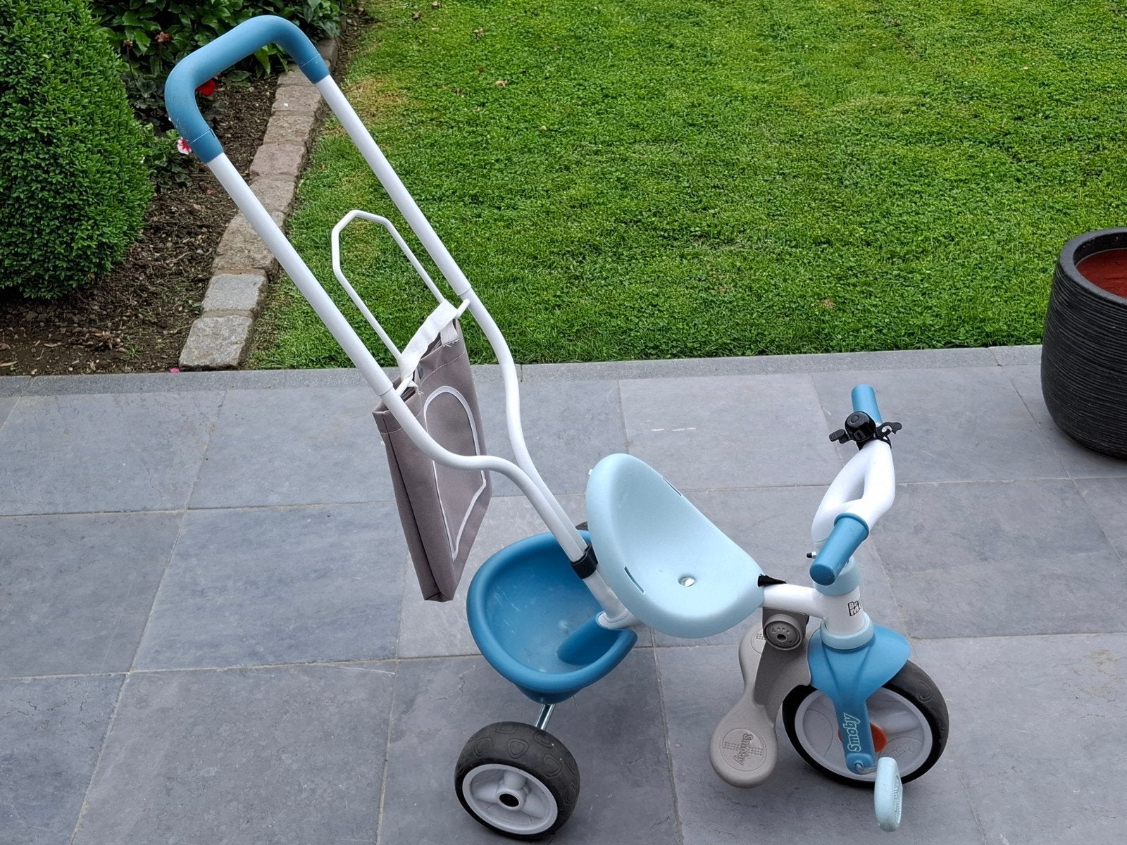 Smoby be move driewieler met duwstang in de kleur blauw, Ophalen