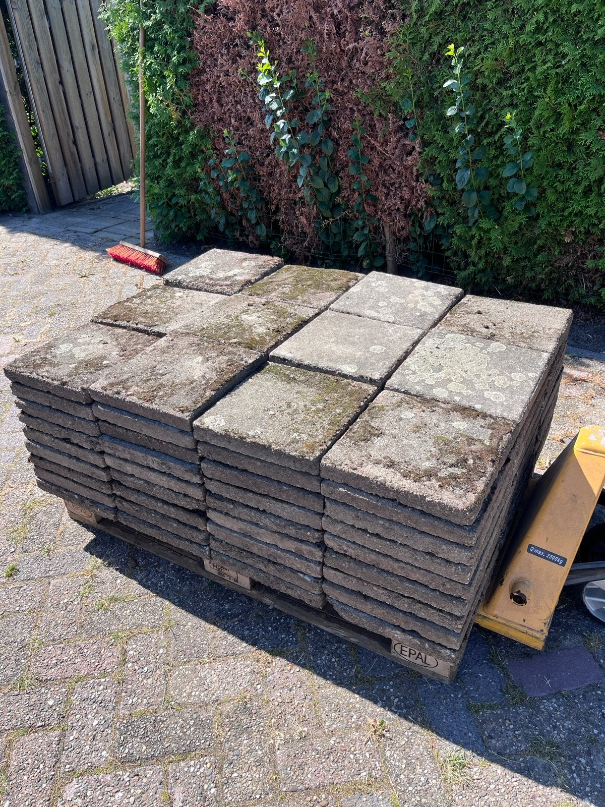 GRATIS af te halen - betontegels 30x30 ca 24m2, Tuin en Terras, Ophalen, Gebruikt, 10 m² of meer, Beton