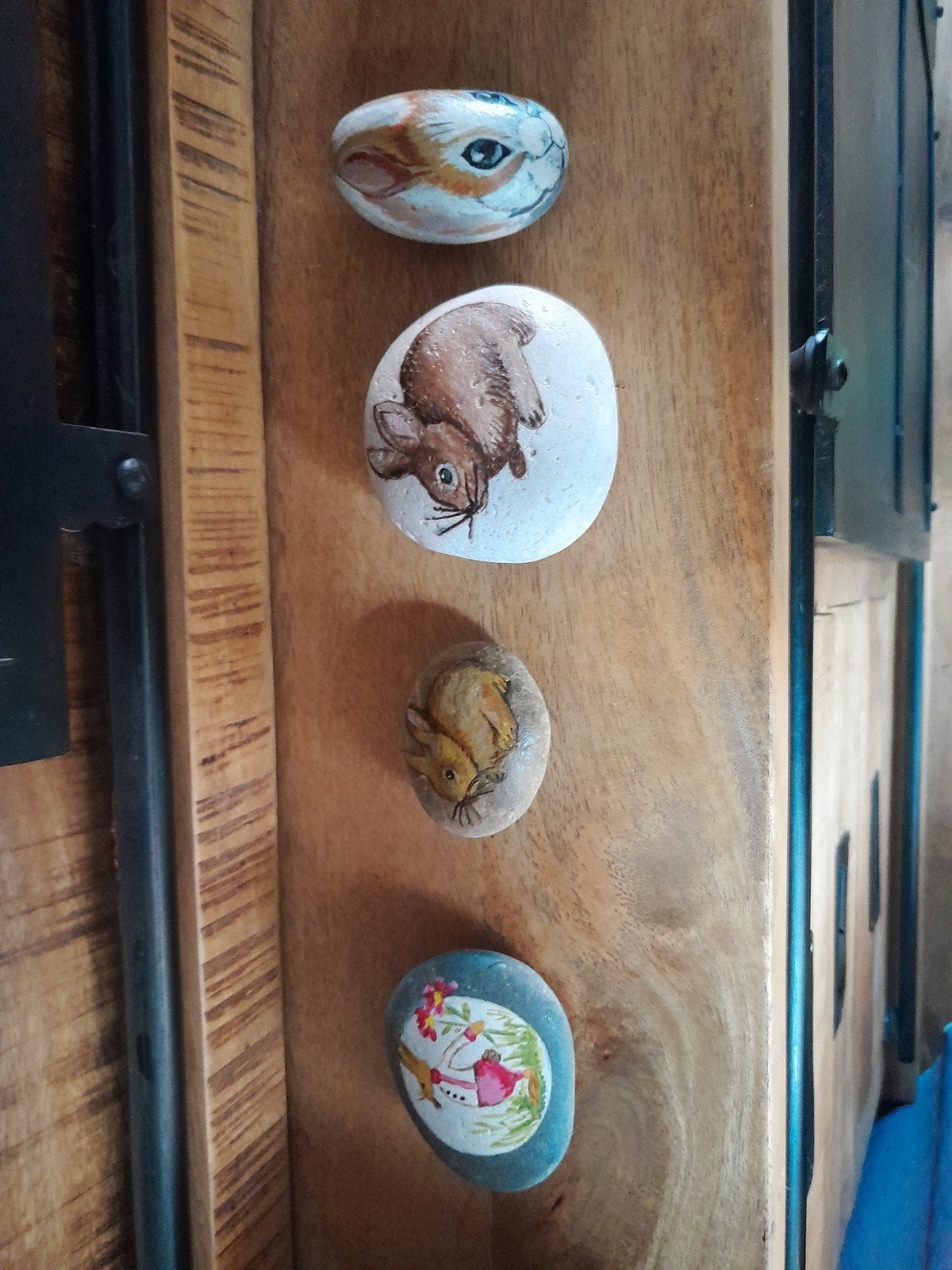 4  beschilderde stenen met konijnen, Ophalen of Verzenden