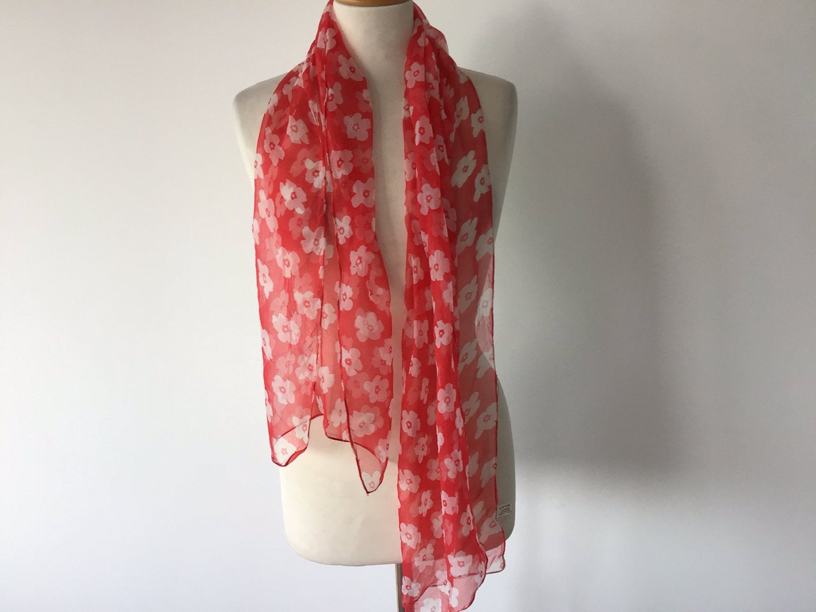 Rood met witte lange sjaal van viscose, Ophalen of Verzenden, Nieuw, Maat 38/40 (M), Sjaal