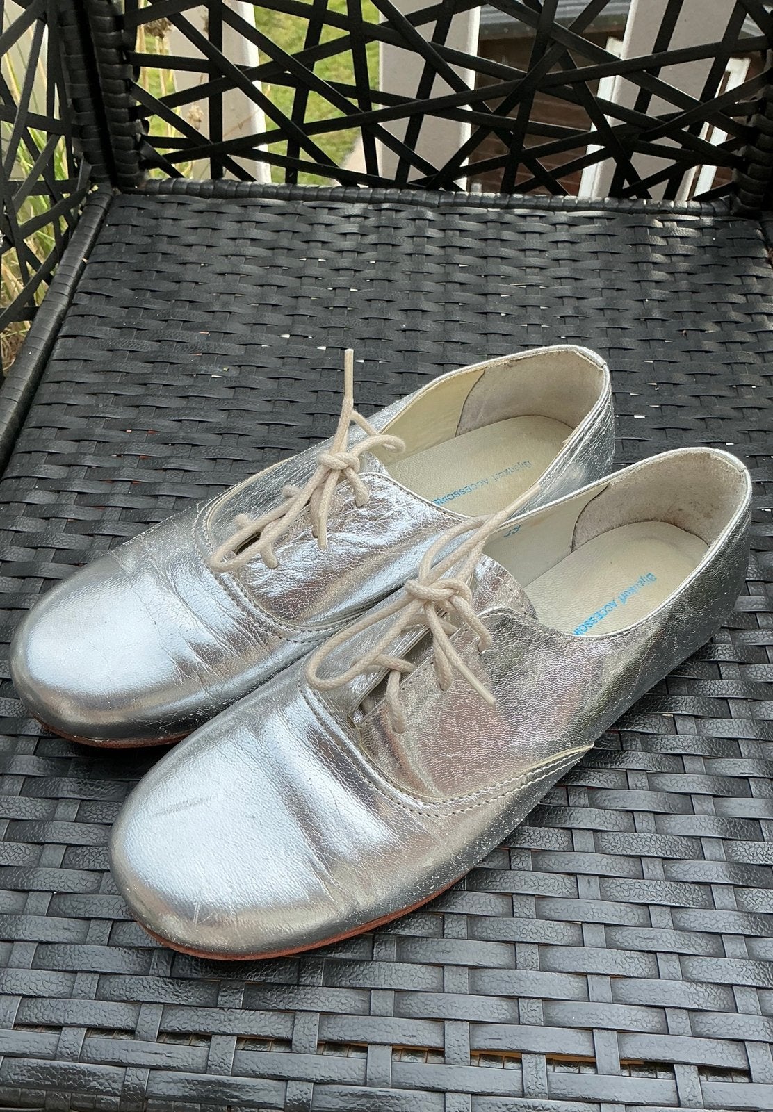 Platte zilveren schoenen maat 39 v d Bijenkorf. Schoen, leer, Ophalen of Verzenden, Zo goed als nieuw, Zwart