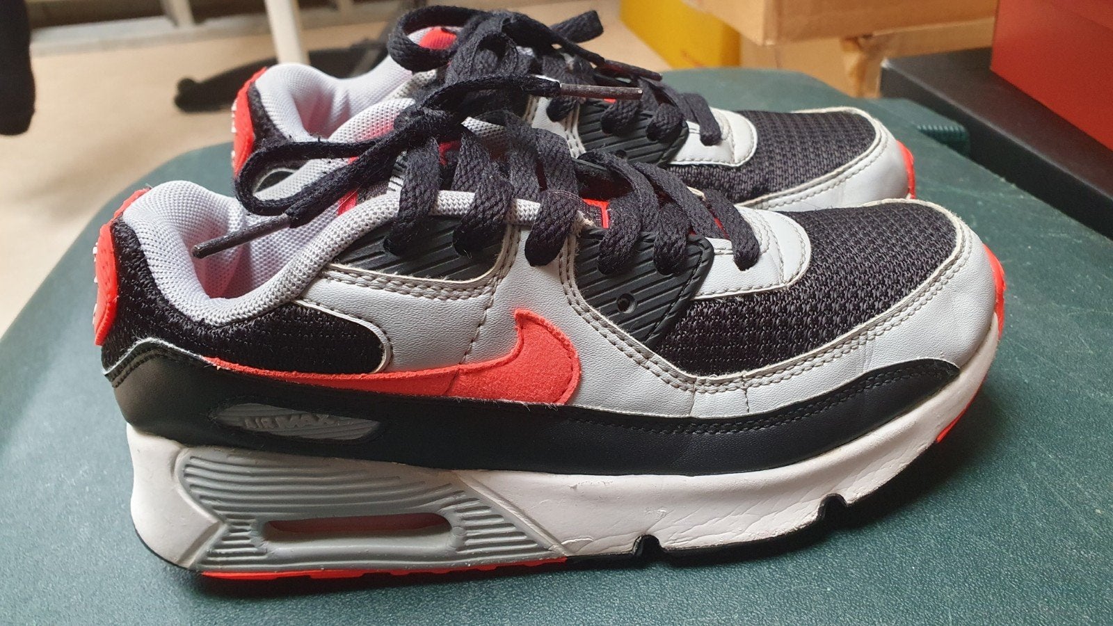 Nike Air Max 90 Sportschoenen Maat 34, Kinderen en Baby's, Kinderkleding | Schoenen en Sokken, Verzenden, Zo goed als nieuw, Nike