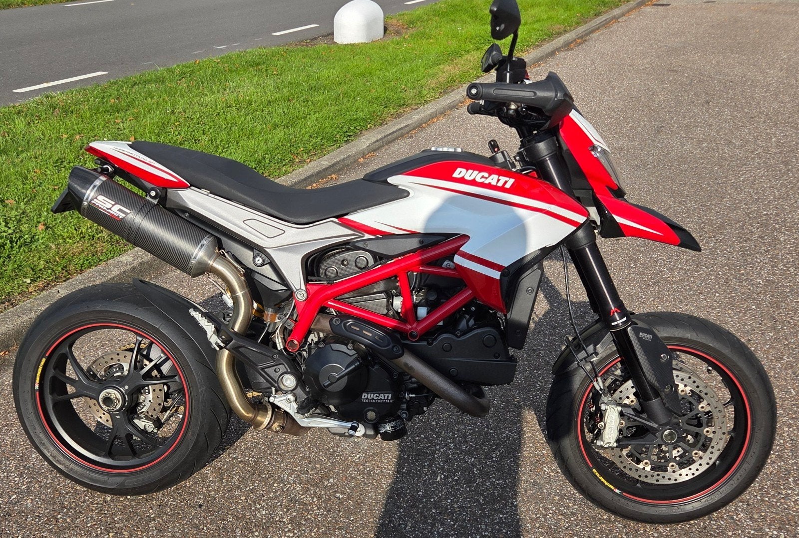Ducati Hypermotard 821 SP - 2015 - Topconditie!, 2 cilinders, ABS, Motorrijbewijs A, Gebruikt