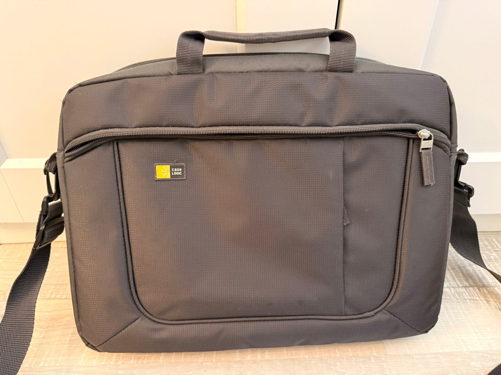 Case Logic laptoptas - Grijs, Gebruikt, Gevoerd laptopvak, 15 inch, Grijs