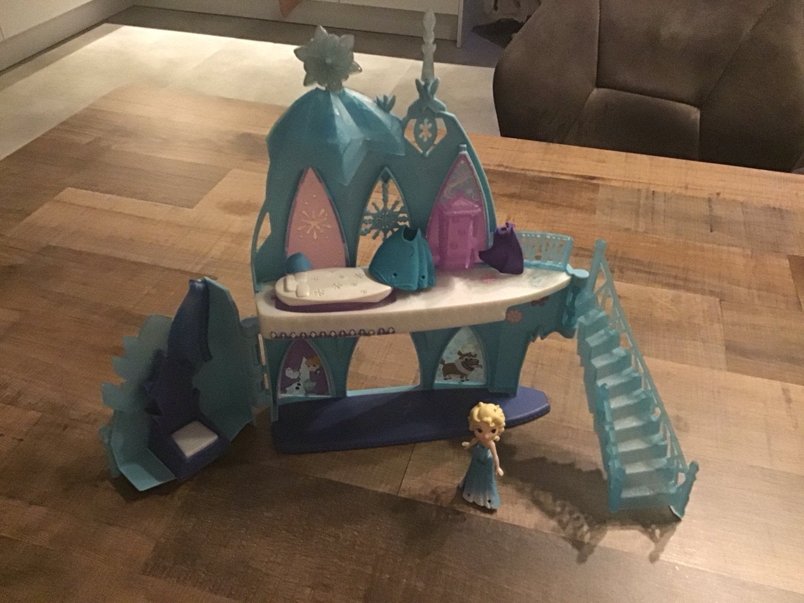 Disney Frozen Elsa's IJskasteel met Elsa poppetje, Ophalen of Verzenden, Gebruikt, Overige typen