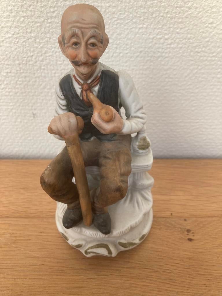 Opa, zittend met pijpje en wandelstok, Ophalen of Verzenden, Zo goed als nieuw, Mens
