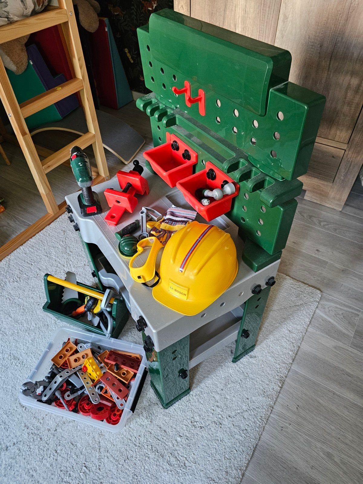 Foto 4 van Bosch Werkbank met accessoires en bouwset