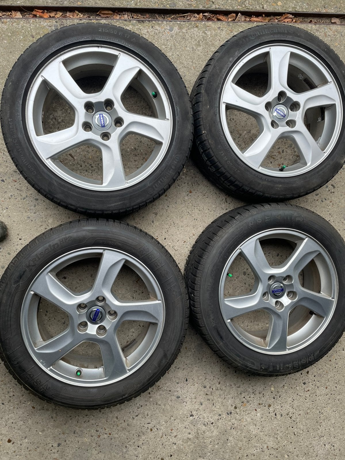 Set winterbanden op Volvo Balder velgen., Auto-onderdelen, 215 mm, Banden en Velgen, 17 inch, Winterbanden