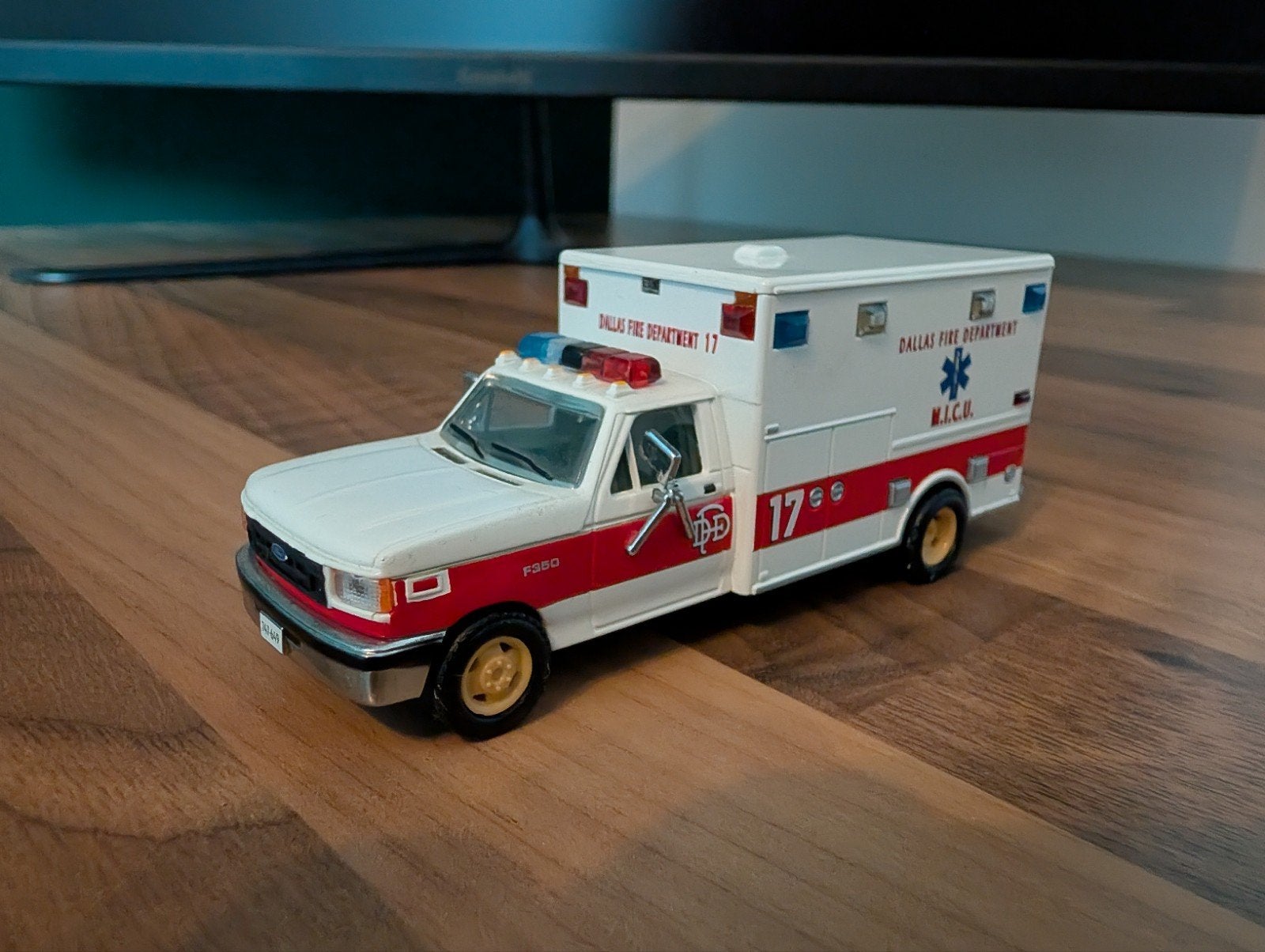 Code 3 Collectibles 1:64 Dallas Fire Dept MICU Ambulance, Overige merken, 1:32 tot 1:50, Overige typen, Ophalen of Verzenden