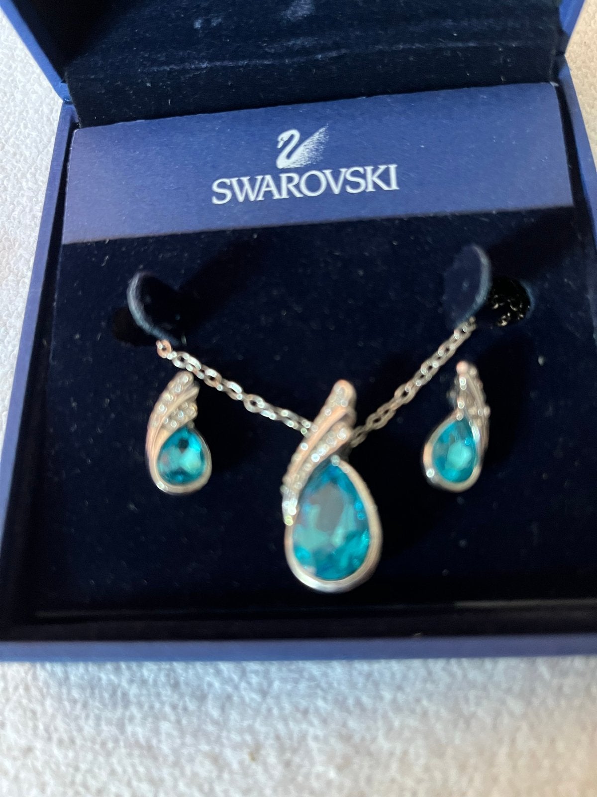 Swarovski ketting en oorbellen set met blauwe kristallen, Blauw, Ophalen of Verzenden, Zo goed als nieuw, Overige materialen