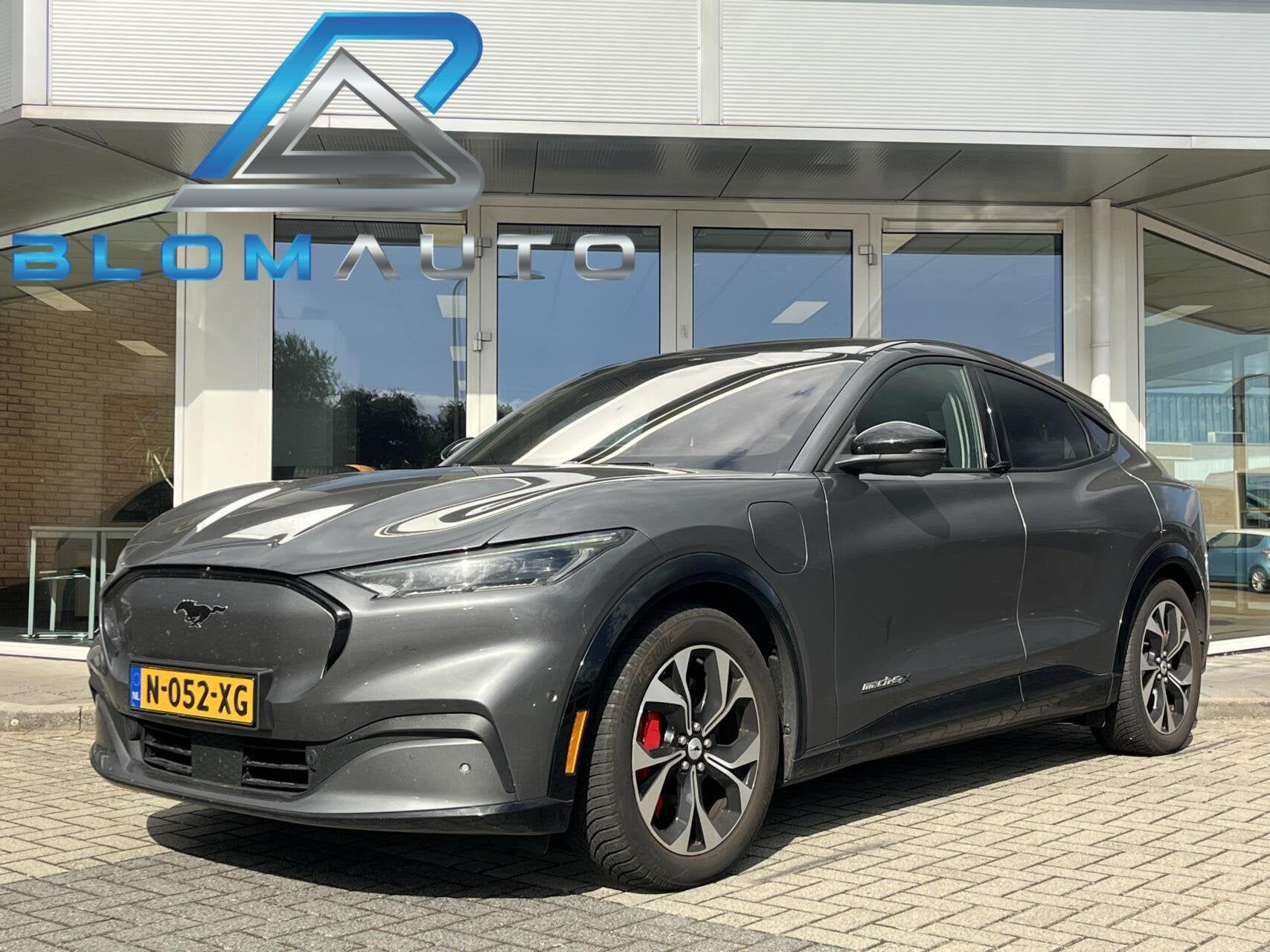 Ford Mustang Mach-E 338PK AWD 98 kWh PANO+TREKHAAK+B&O SOH92, Auto's, Automaat, Dealer onderhouden, 98 kWh, Gebruikt