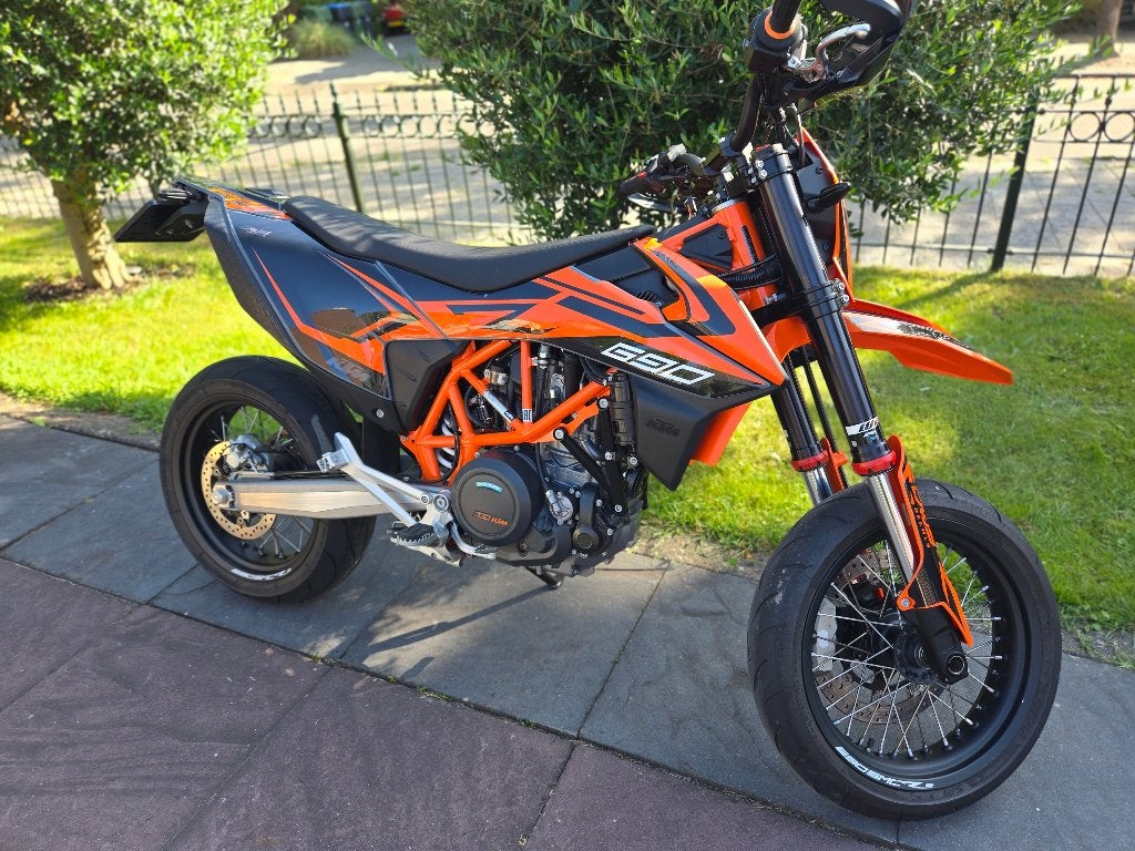 Ktm 690 smc r  *4583 km* 2021, Motoren, Gebruikt, Minimaal motorrijbewijs A2, Handgeschakeld, 1 cilinder