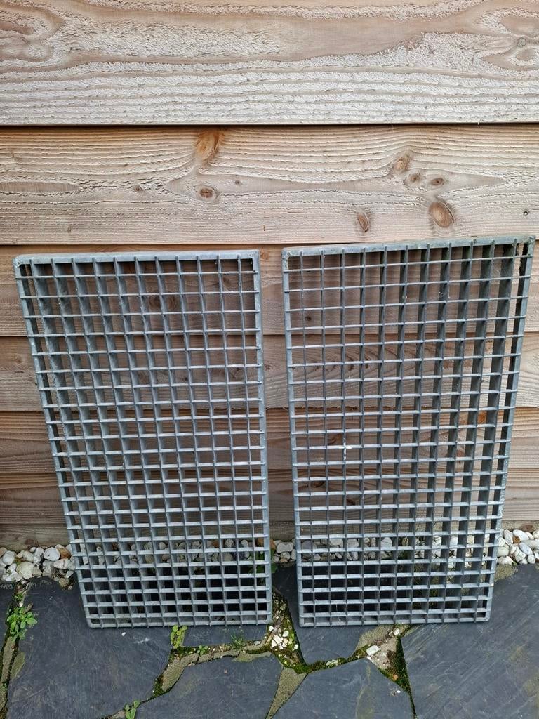 2x Verzinkte metalen loop roosters - Ideaal voor in de Tuin, Ophalen, Gebruikt, IJzer, Overige typen