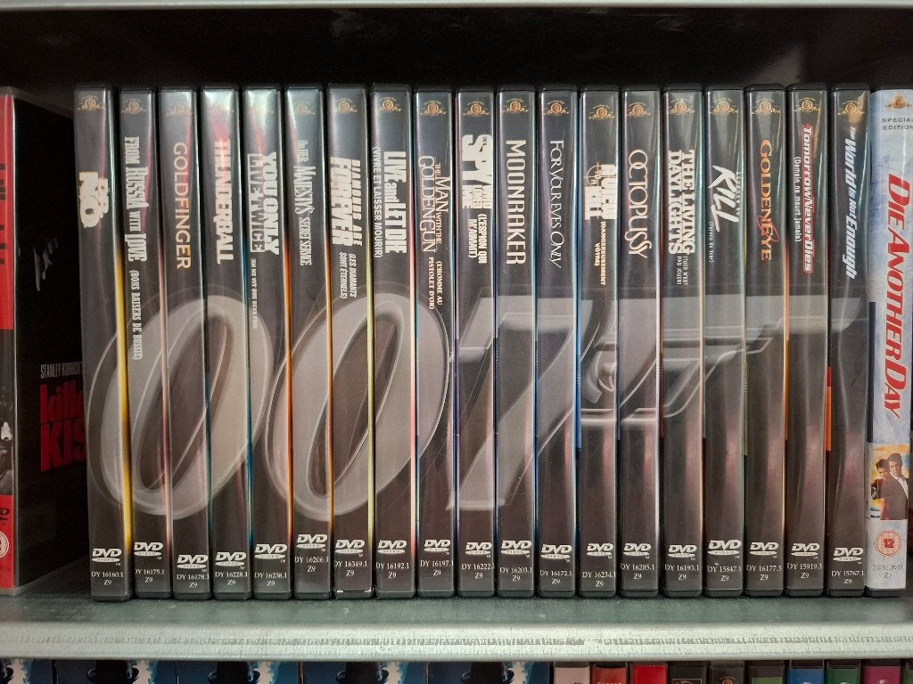 20 DVD's James Bond, Nederlands, Actiethriller, Ophalen of Verzenden, Zo goed als nieuw