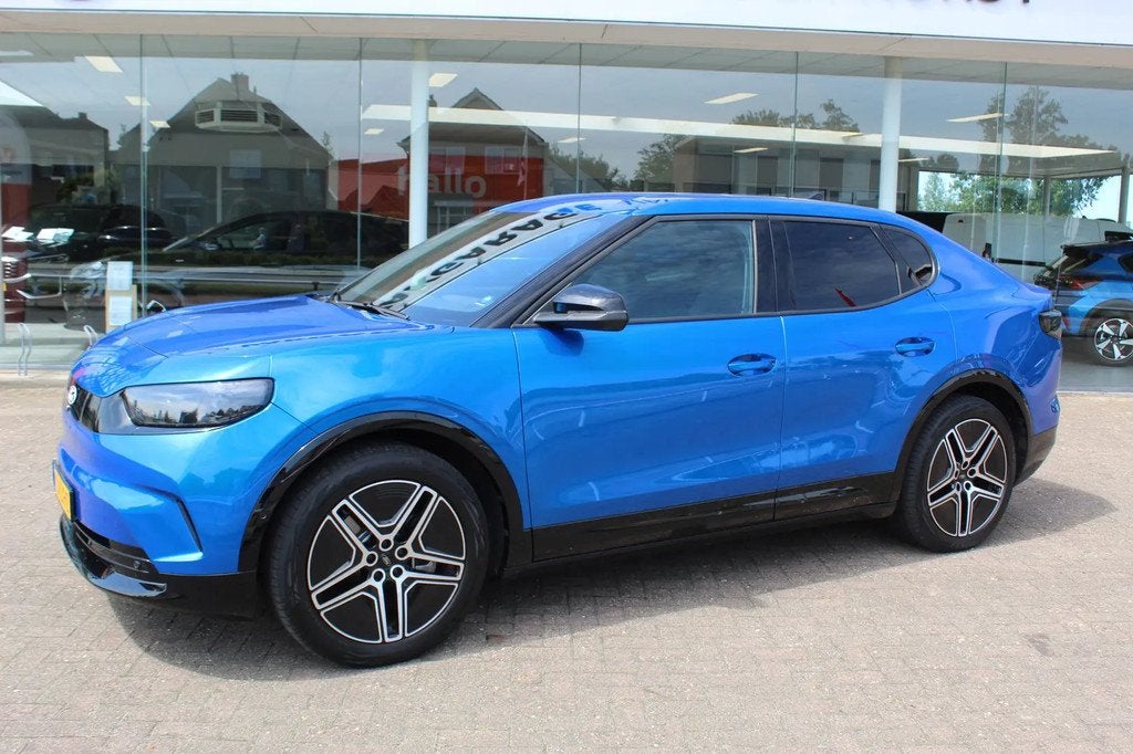 Ford Capri Premium Extended Range RWD 77 kWh € 39.450,00, Automaat, Achterwielaandrijving, Gebruikt, Blauw
