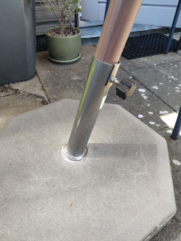 Parasol GRATIS (a little bit broken), Tuin en Terras, Parasols, Ophalen, Zo goed als nieuw, Minder dan 1 meter, Parasolvoet