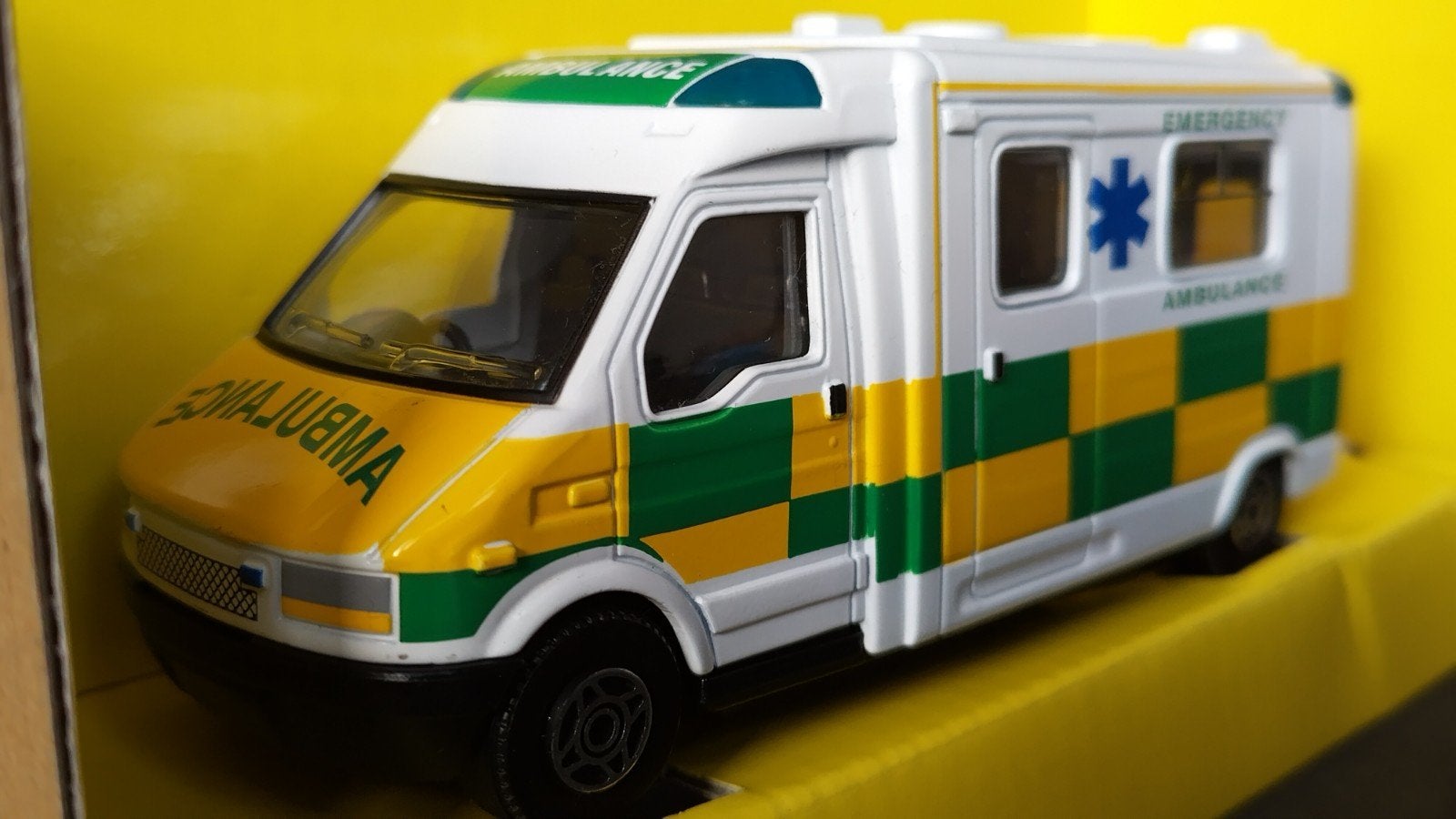Renault Master ambulance 1:43 Husky Pol, Overige merken, Auto, Verzenden, .