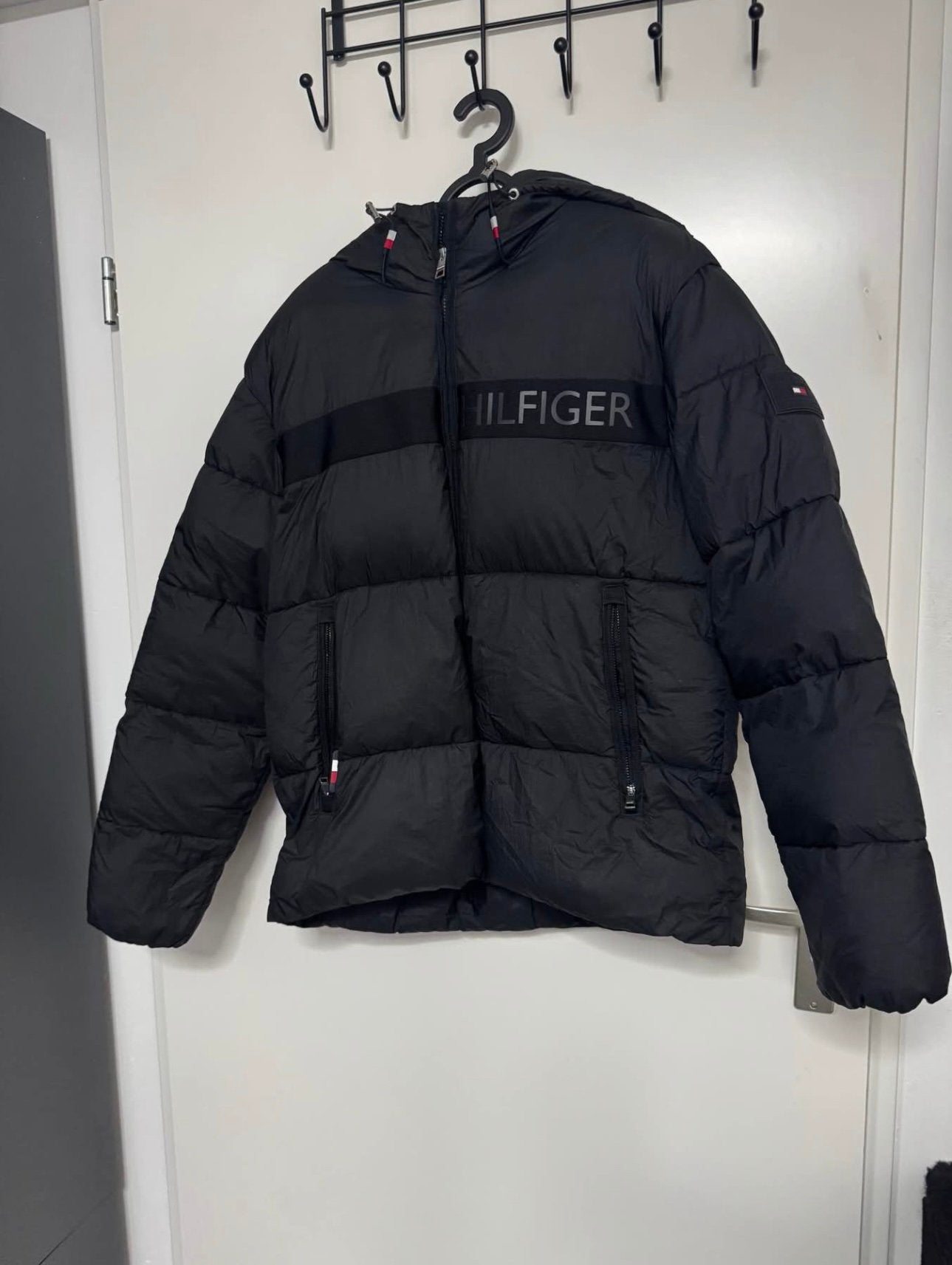 Tommy hilfiger winterjas maat L, Ophalen, Zo goed als nieuw, Maat 52/54 (L), Zwart