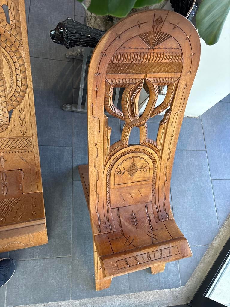 Handgesneden Surinaamse houten stoel met unieke patronen, Ophalen of Verzenden