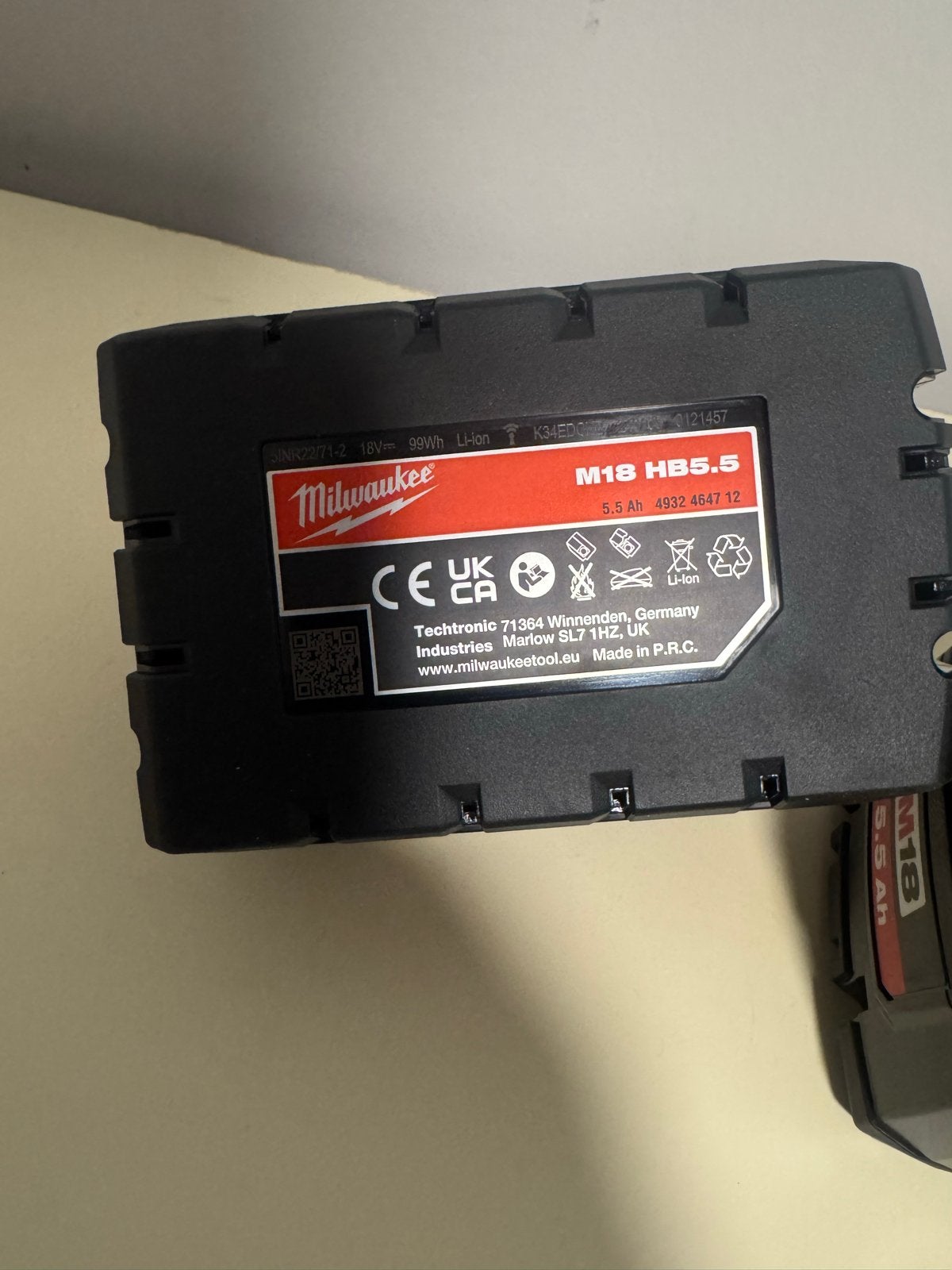 Milwaukee M18 HB5.5 Accu REDLITHIUM HIGH OUTPUT 5.5 Ah, Ophalen of Verzenden, Zo goed als nieuw, Kabel of Snoer