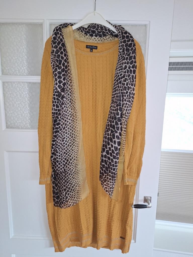 Okergele jurk met sjaal Sophia Perla 42, Kleding | Dames, Ophalen of Verzenden, Zo goed als nieuw, Maat 42/44 (L), Geel