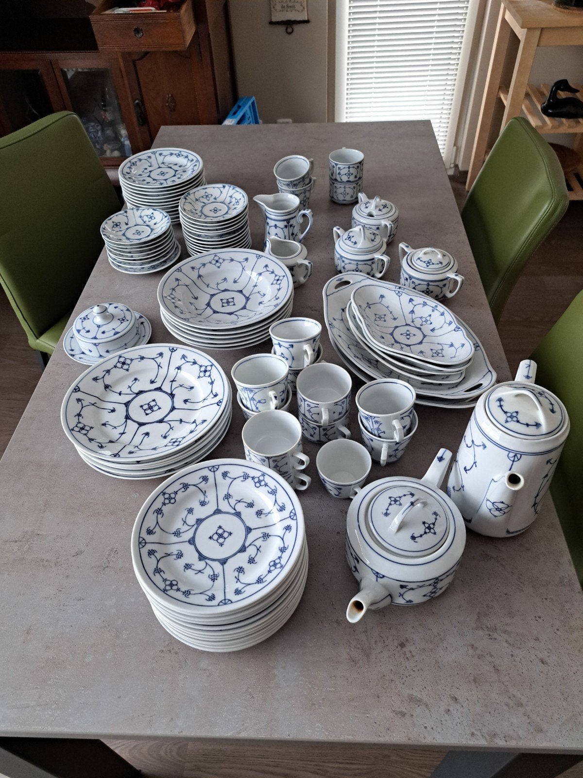 Prachtig Jäger Blau Saks servies - Compleet en Vintage, Ophalen, Zo goed als nieuw, Porselein, Overige stijlen