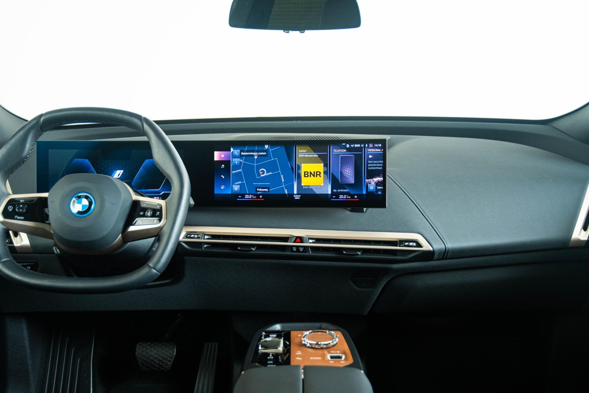 BMW iX xDrive40 Excellence 77 kWh Trekhaak - Panoramadak - D, Auto's, Automaat, Stof, Gebruikt, Met garantie (alle)