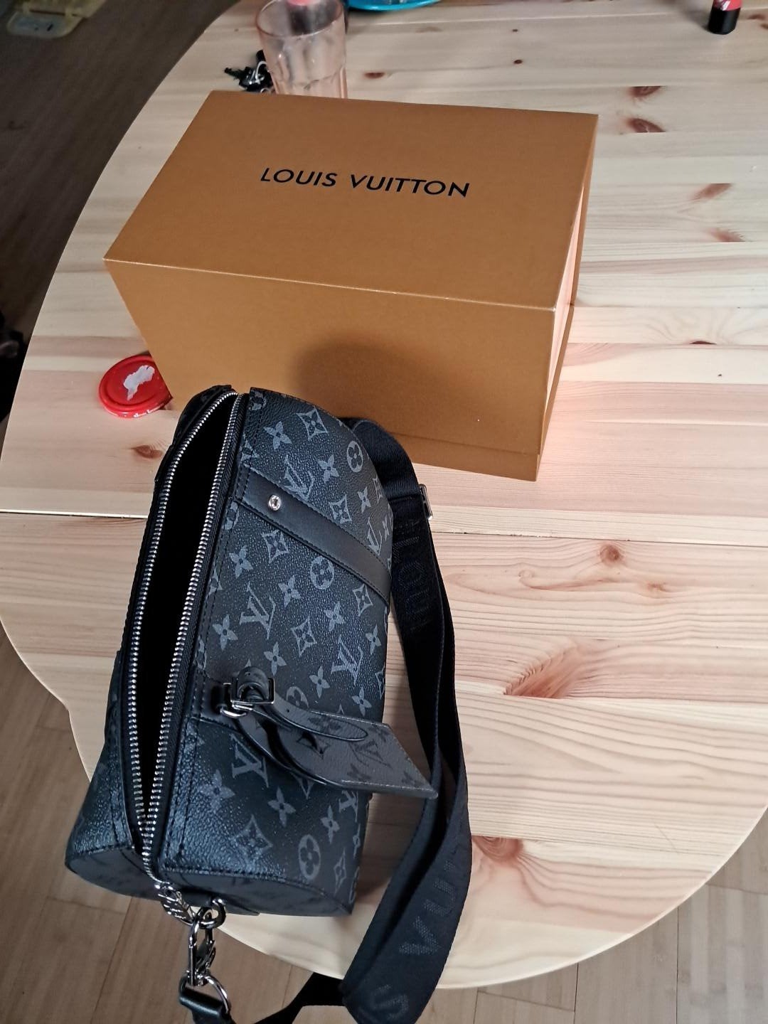Louis Vuitton Outdoor Sling Bag Monogram Eclipse, Ophalen of Verzenden, Zo goed als nieuw, Zwart, Schoudertasje