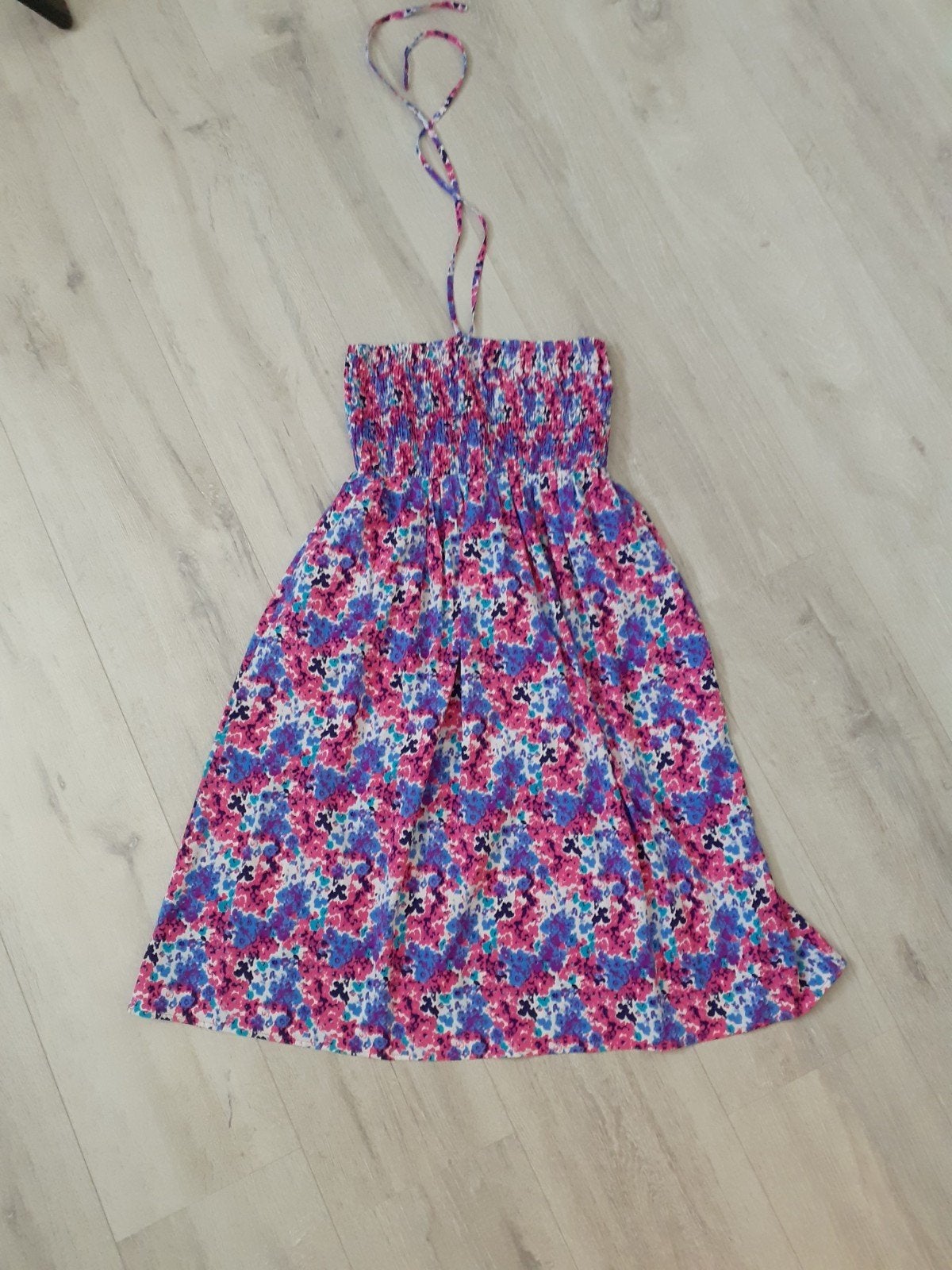 Strapless jurk maat 32/34, Kleding | Dames, Meerkleurig, Ophalen of Verzenden, Zo goed als nieuw, Knielengte