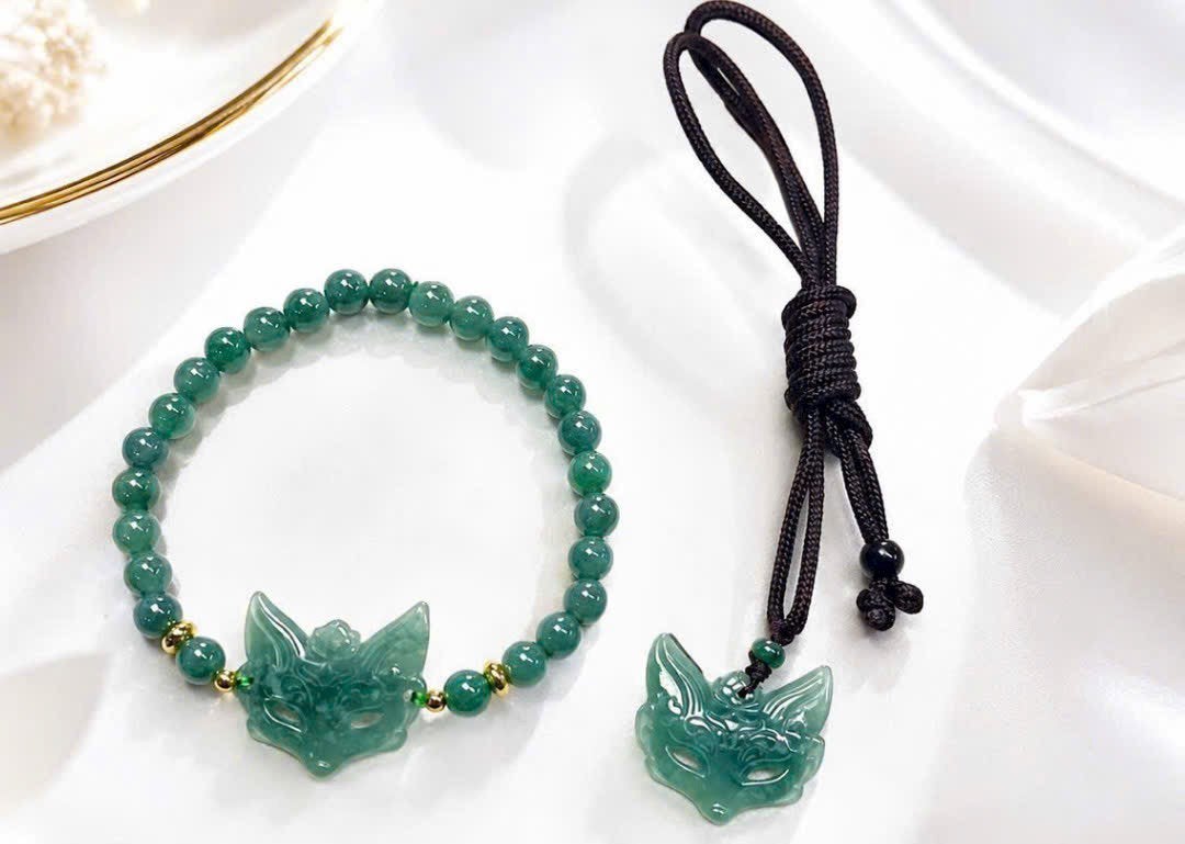 Jadeite jade beaded bracelet with a nine-tailed fox charm, Overige materialen, Nieuw, Ophalen of Verzenden, Met edelsteen