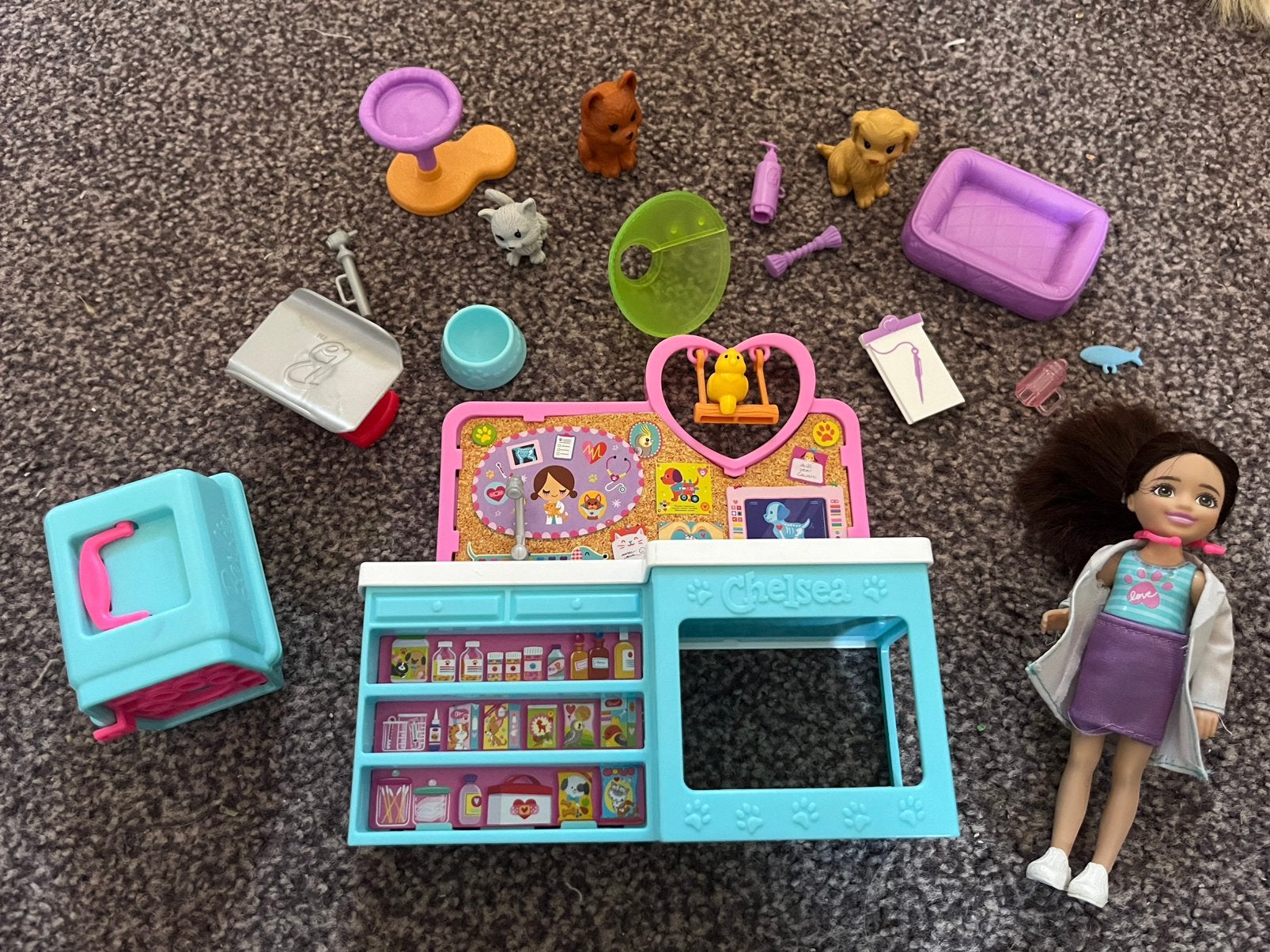 Barbie Chelsea speelset dierenarts, Ophalen of Verzenden, Zo goed als nieuw, Toebehoren
