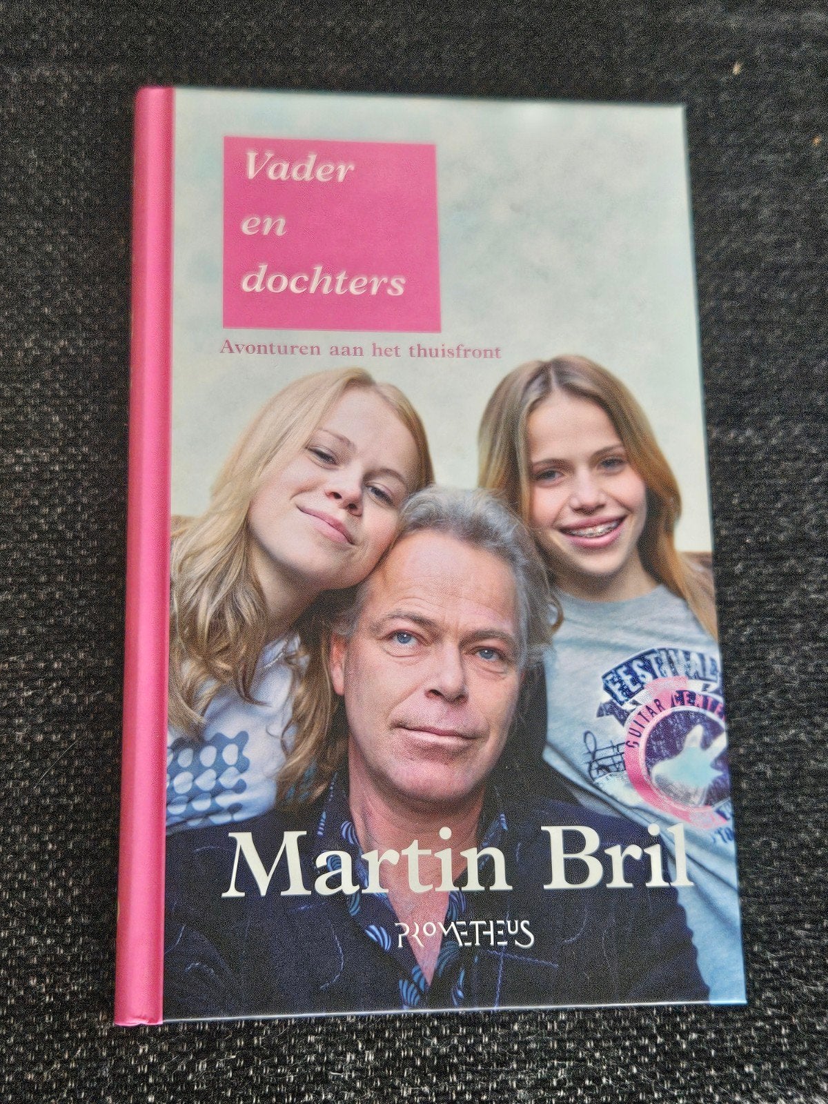 Vader en dochters -Martin Bril (Avonturen aan het thuisfront, Ophalen of Verzenden, Zo goed als nieuw, Martin Bril, Nederland