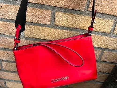 Calvin Klein schoudertas met bijp. Portemonnee [v], Ophalen of Verzenden, Zo goed als nieuw, Rood, Schoudertasje