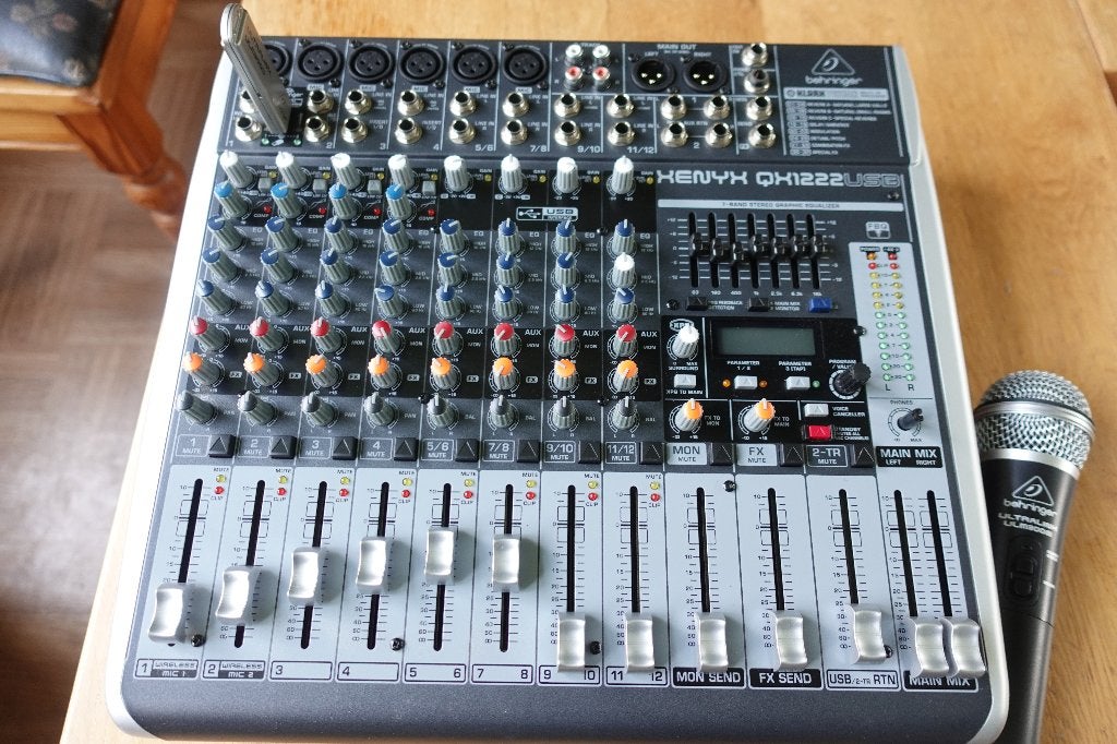 Behringer xenyz qx1222 usb mixer plus microfoon, Ophalen of Verzenden, Zo goed als nieuw, 5 tot 10 kanalen