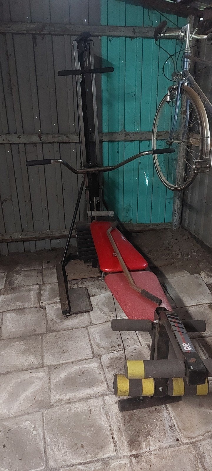 Fitness apparaat. DP Trac 20 Krachtstation met bankje en gew, Ophalen, Gebruikt, Krachtstation, Benen
