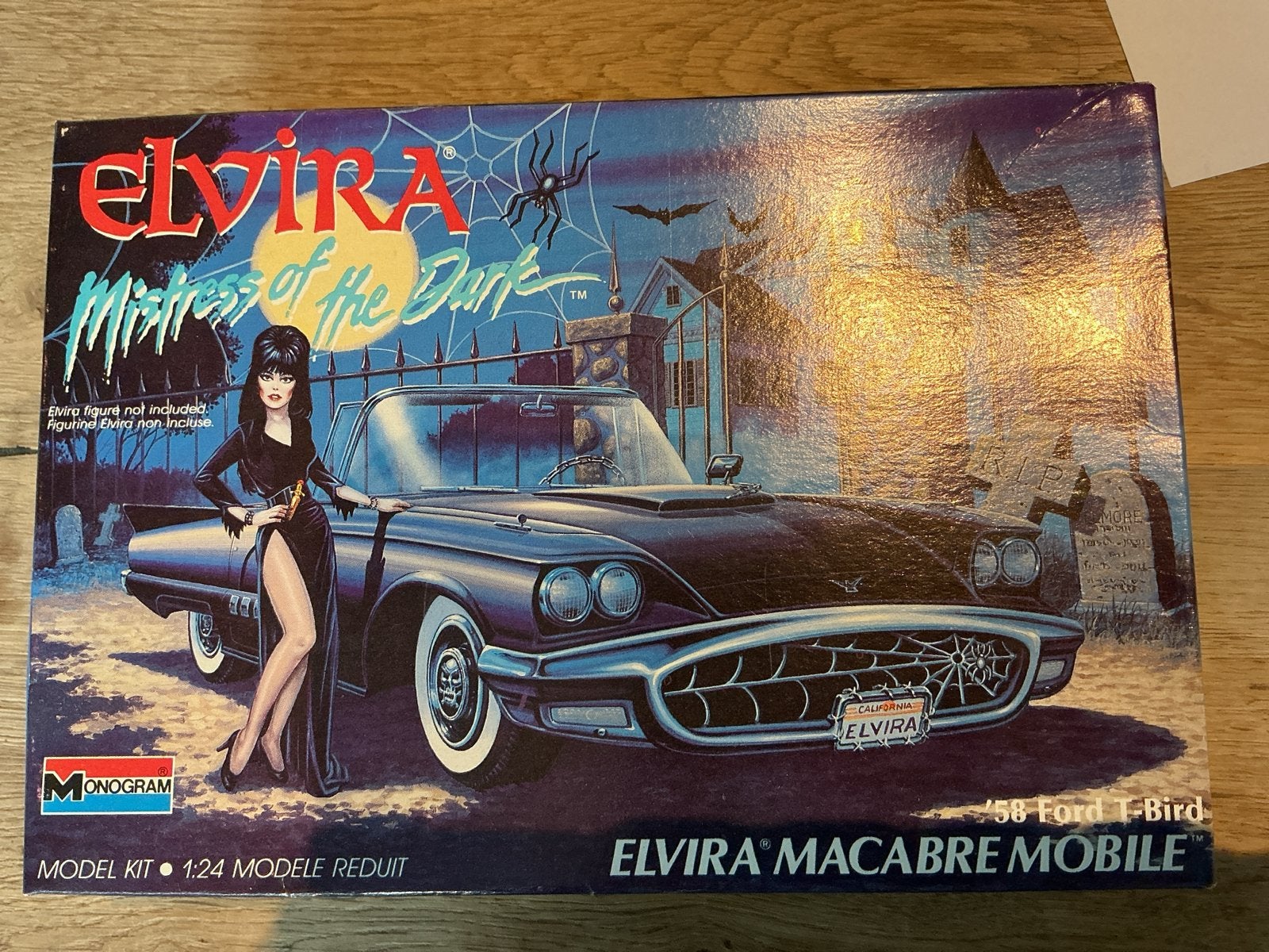 Monogram Elvira Macabre Mobile '58 Ford T-Bird Model Kit, Hobby en Vrije tijd, Auto, 1:32 tot 1:50, Nieuw, Ophalen of Verzenden
