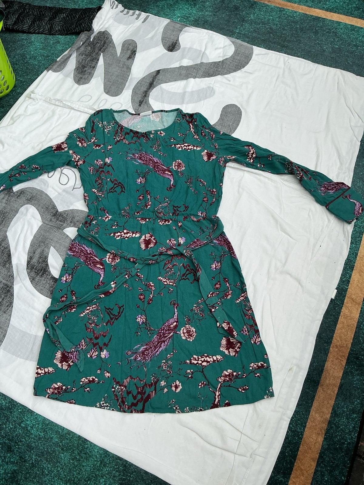 Vila jurk met pauwenprint, maat L, Kleding | Dames, Maat 42/44 (L), Ophalen of Verzenden, Zo goed als nieuw, Boven de knie