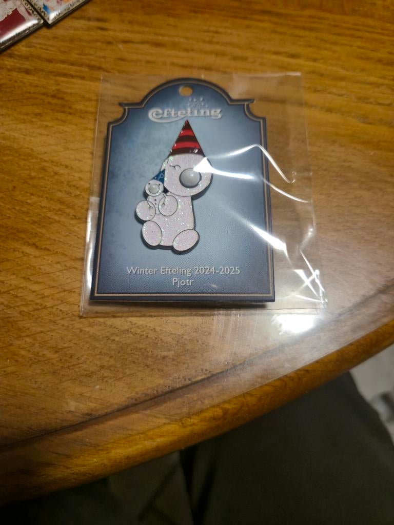 Efteling Pin Winter Pjotr 2024 / 2025, Ophalen of Verzenden, Nieuw, Button of Speldje