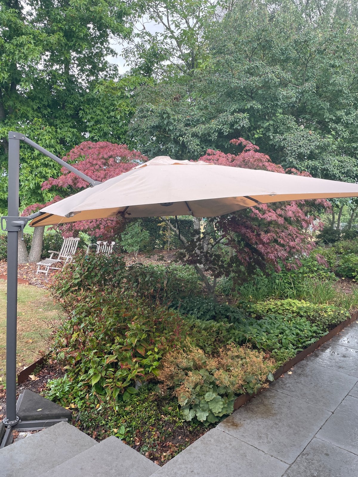 Zweefparasol met hoes - Zo goed als nieuw, Ophalen, Kantelbaar, 2 tot 3 meter, Zweefparasol