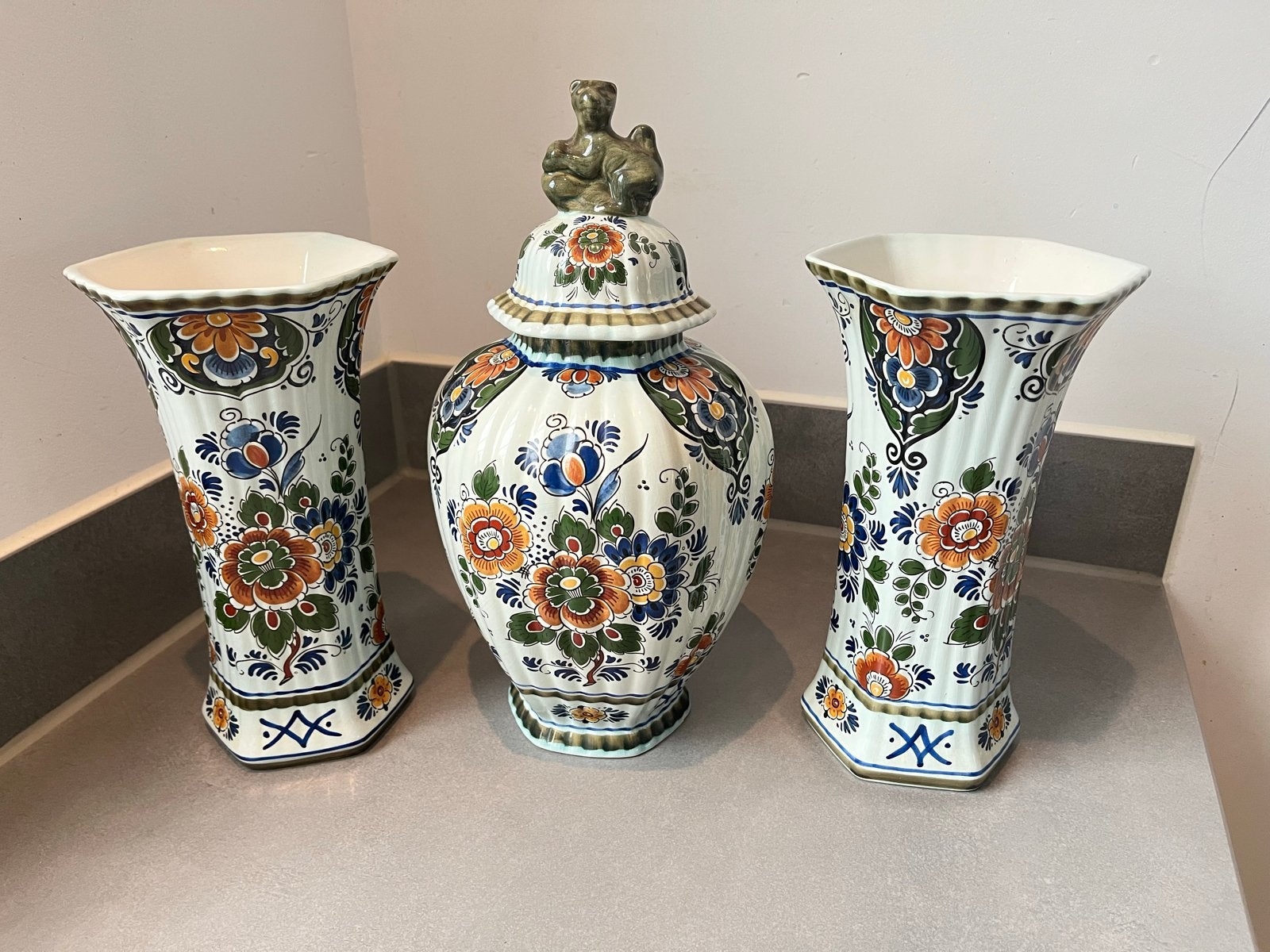 Delfts porcelein vazen set, Antiek en Kunst, Antiek | Vazen, Ophalen