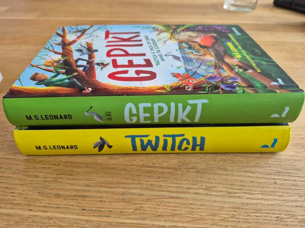 Gepikt & Twitch - M.G. Leonard (2 boeken), Boeken, Ophalen of Verzenden, Zo goed als nieuw