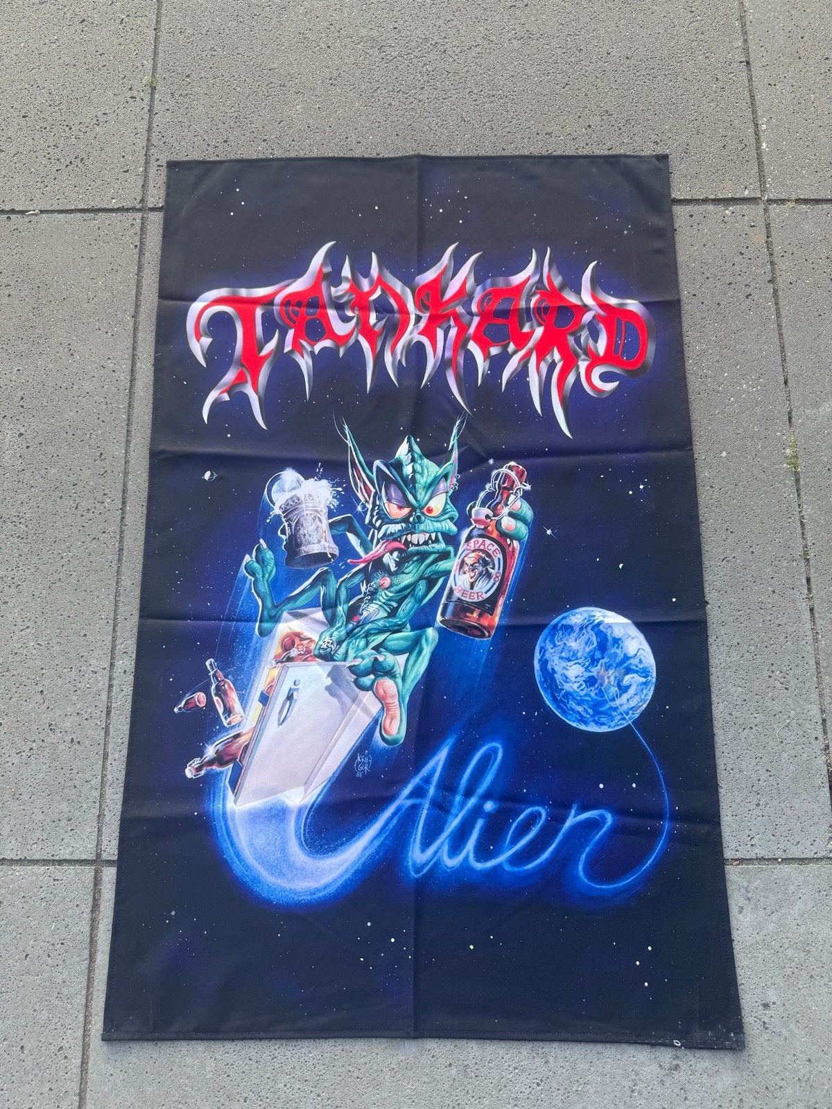 Tankard Alien Wandkleed / Vlag - Nieuwstaat, Meerkleurig, Overige stijlen, Nieuw, Ophalen of Verzenden