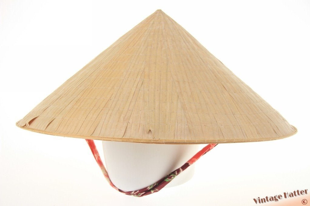 Vintage Aziatische conische rijsthoed van stro licht beige